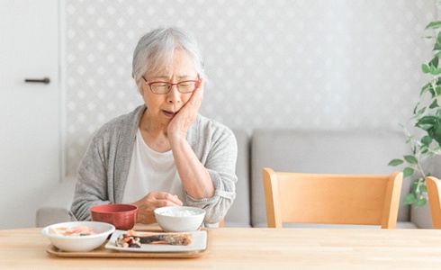 Woman with tooth pain in Oklahoma City