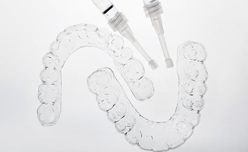 teeth whitening trays and bleaching gel 